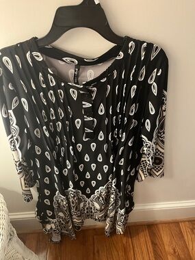 White Mark Black and White Printed Tunic Top
